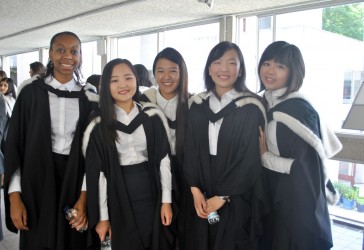 Photo of ɫɫӰԺ graduates
